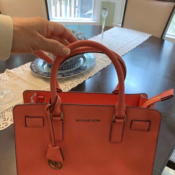 Michael Kors purse - Picture 1 of 6